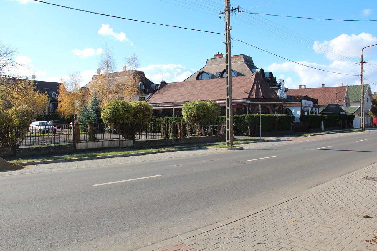 Karikas Hotel Hajdúszoboszló Extérieur photo